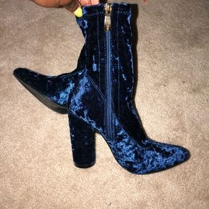 Blue velvet short boots